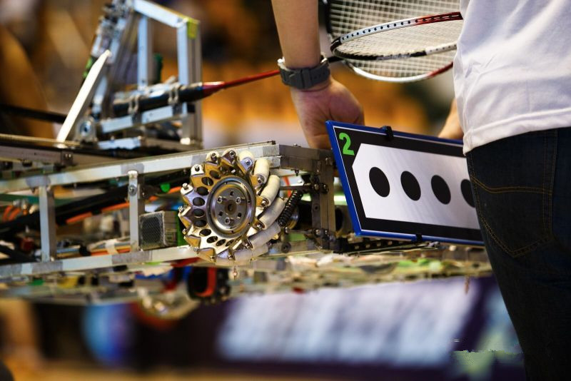 航發(fā)全向輪助陣全國大學生機器人賽