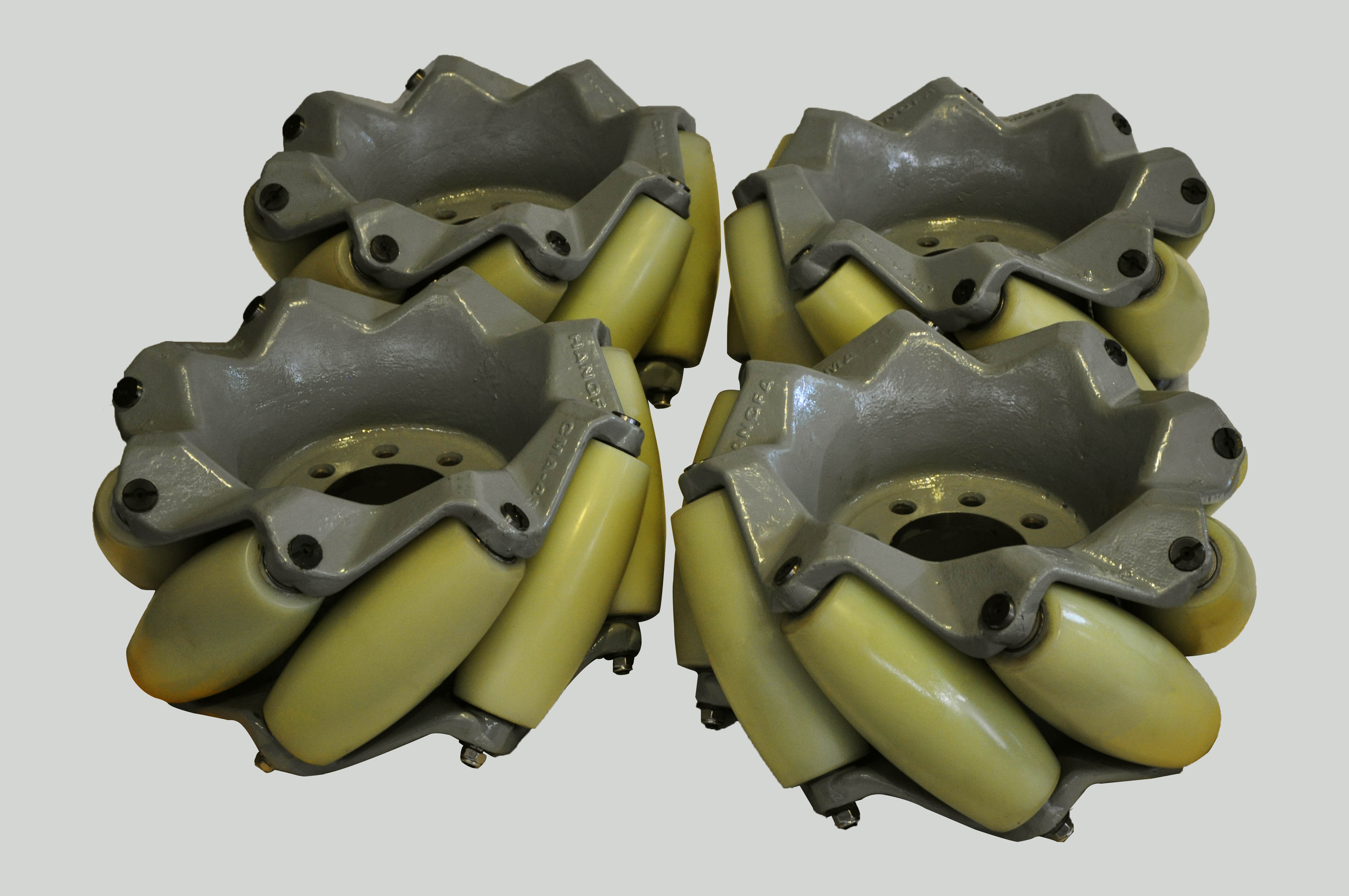 全向輪背面斜俯視圖