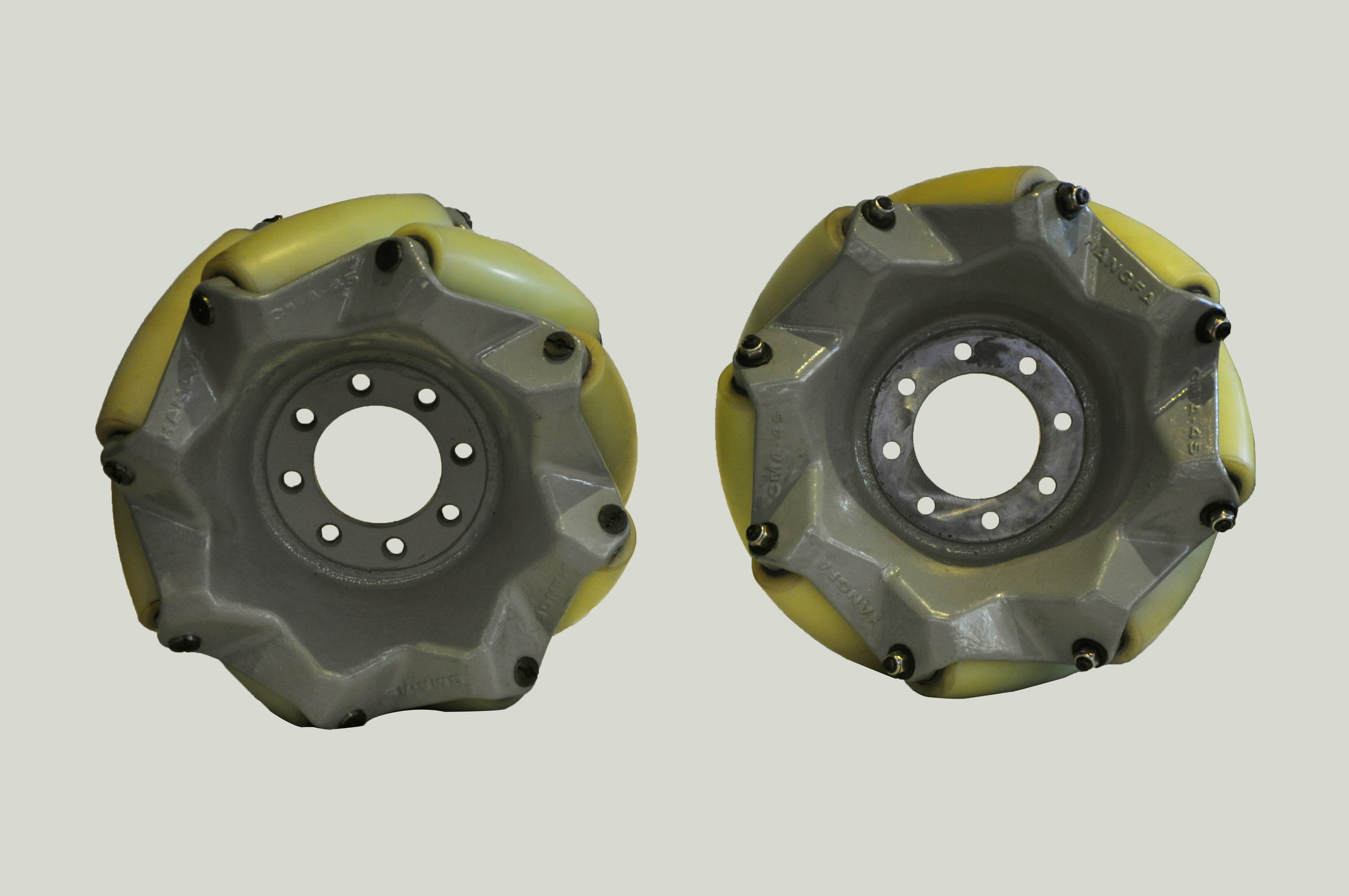 全向輪軸測(cè)圖